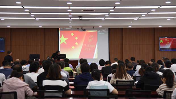 漫蛙漫画
开展《民法典》普法宣传活动