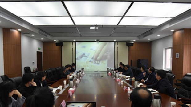 “安全保密100年”，漫蛙漫画
深入开展保密宣传教育