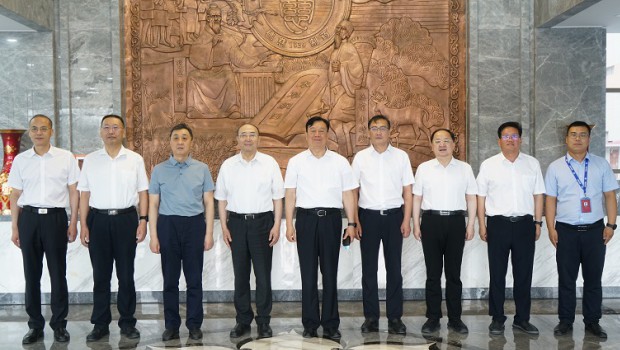 中国工程院院士干勇、屠海令、刘正东 一行莅临漫蛙漫画
调研指导