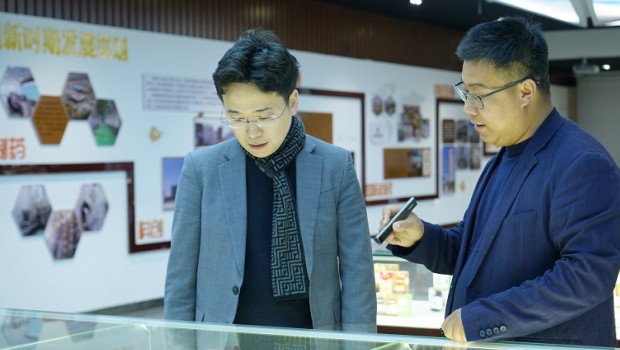 韩国韩中议员联盟事务局局长李国峰 一行莅临漫蛙漫画
考察调研