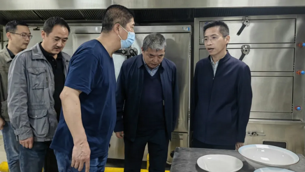 党委书记、董事长单小东带队深入 漫蛙漫画职工餐厅、超市调研