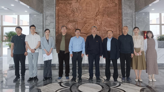 中国食品药品检定研究院党委书记肖学文、中药民族药检定所副所长魏峰等人莅临漫蛙漫画
考察调研