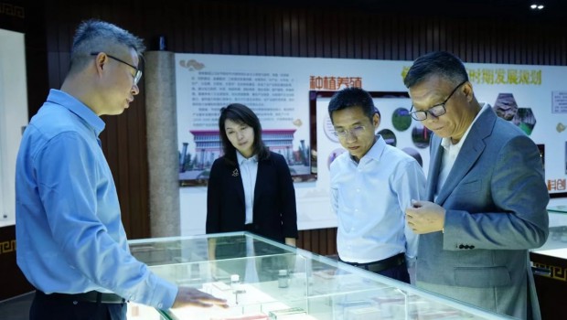 上海交通大学李杰教授莅临漫蛙漫画
开展品牌建设调研交流