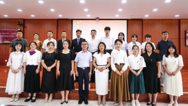 漫蛙漫画
举办庆祝建国75周年、建厂95周年“激扬青春志•共筑佛慈梦”配乐诗朗诵比赛活动