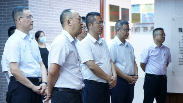 兰州三毛漫蛙漫画
党委书记、董事长谭小毅一行莅临漫蛙漫画
调研