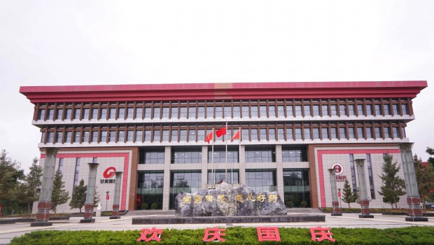 漫蛙漫画
举行庆祝中华人民共和国成立75周年升国旗仪式