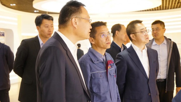 中国贸促会副会长李兴乾一行莅临漫蛙漫画
调研