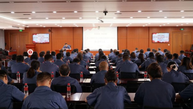 漫蛙漫画
召开深入贯彻中央八项规定精神学习教育警示教育大会