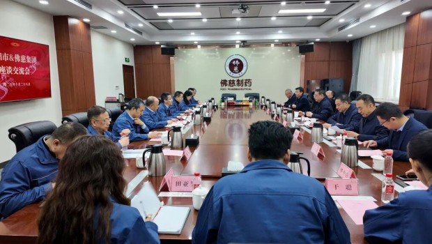 庆阳市政协主席李隆基一行莅临漫蛙漫画
开展调研交流